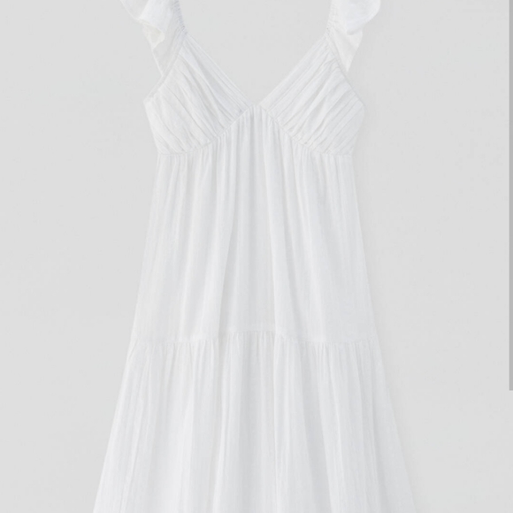 Pull&Bear Dresses & Skirts - Beautiful flowy balconette midi dres